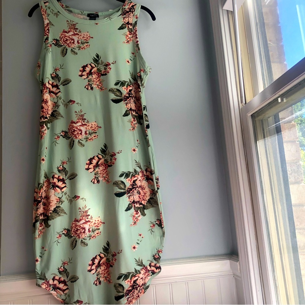 BRAND NEW! Never worn Floral dress